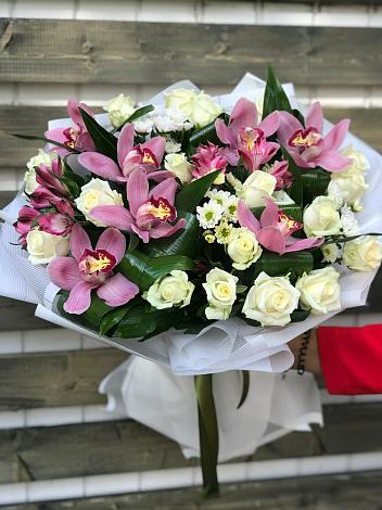 Букет цветов из: Розы и Хризантемы в Степном