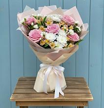 Букет цветов из:  Гвоздики, Орхидеи и Розы в Степном