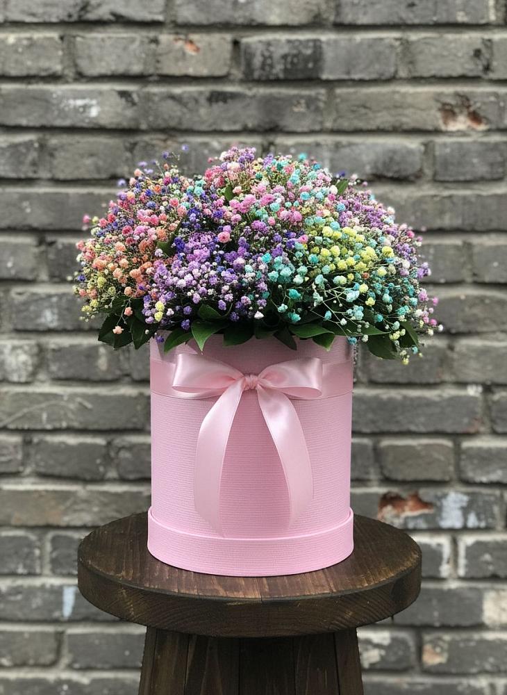 Цветочная композиция из Гипсофила и Розы в шляпной коробке в Степном