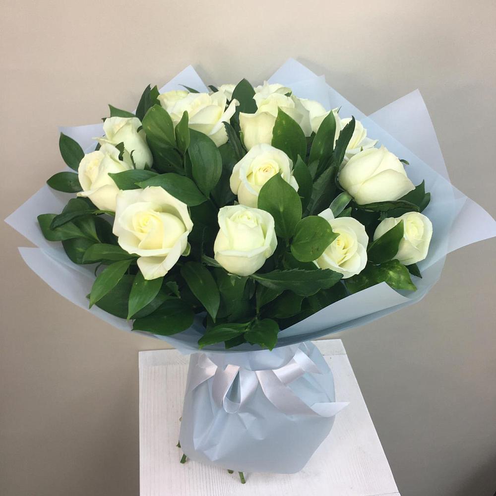 Букет 15 Белых роз Проуд в Степном