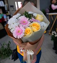 Букет цветов из:  Герберы, Розы и Хризантемы в Степном