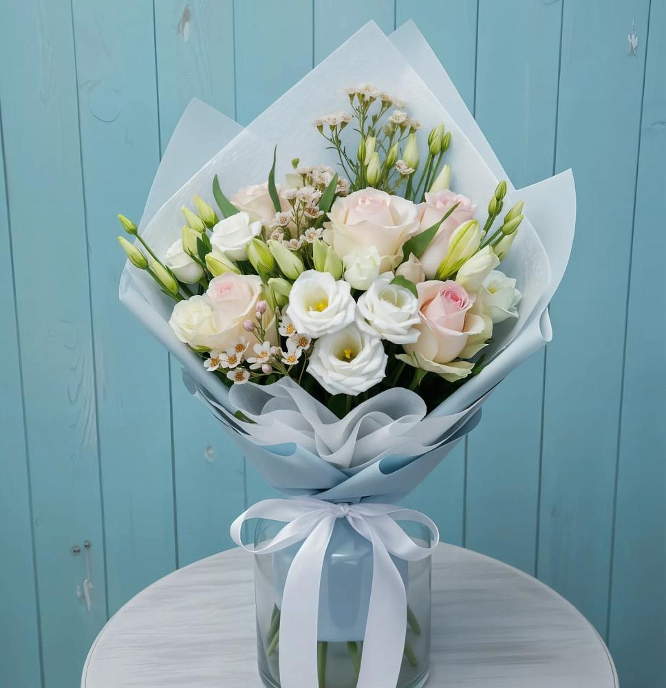 Букет цветов из: Розы и Лизиантусы в Степном