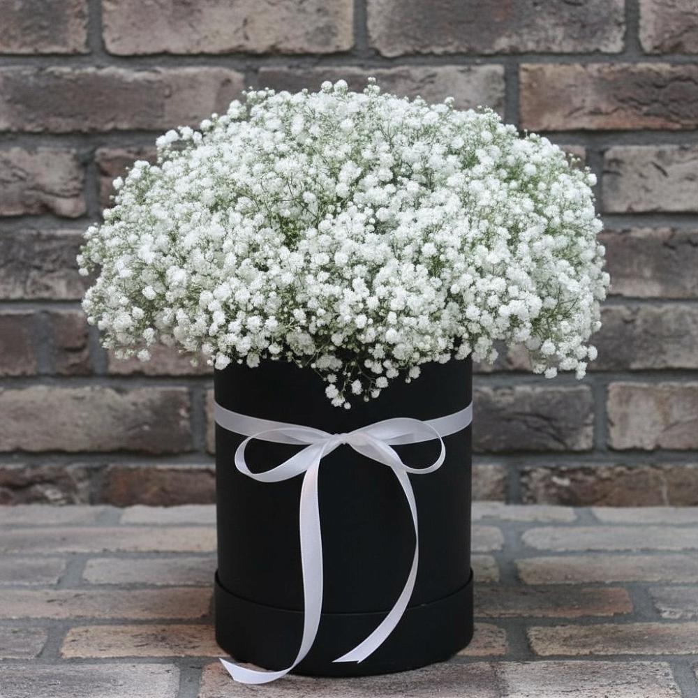 Цветочная композиция из Гипсофила в шляпной коробке в Степном