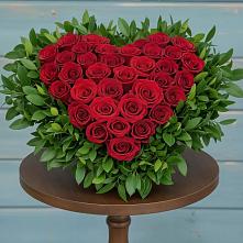 Цветочная композиция из Розы в виде сердца в Степном