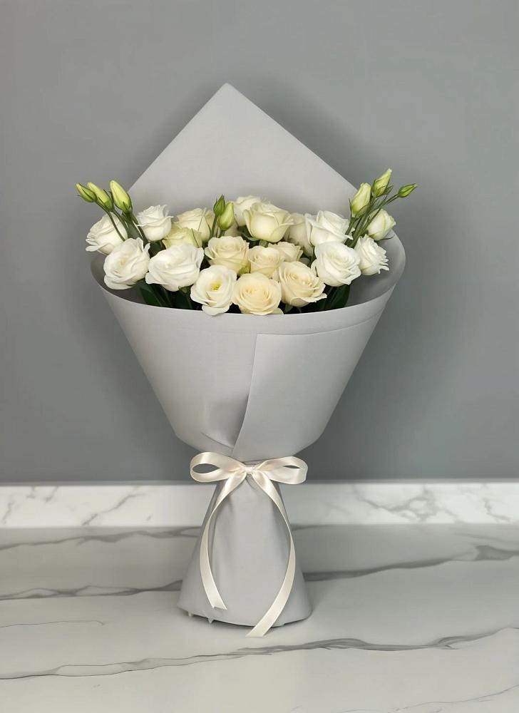 Букет цветов из: Розы и Лизиантусы в Степном