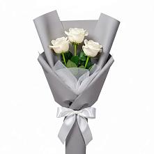 Букет 3 белые розы в Степном