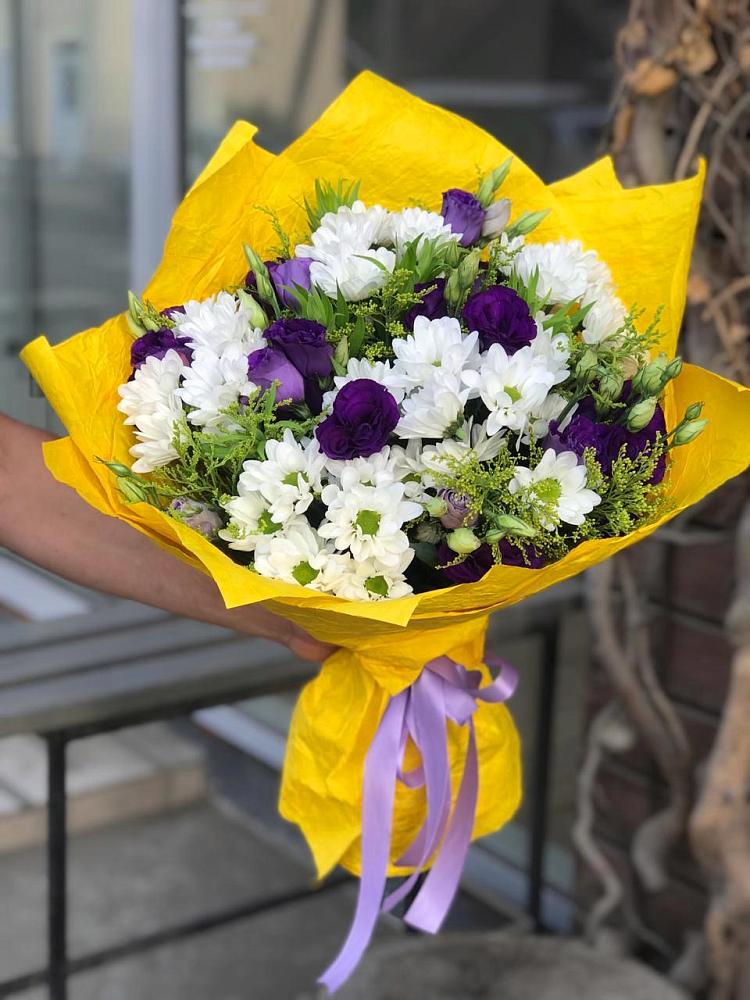 Букет цветов из: Ирисы, Хризантемы и Ромашки в Степном