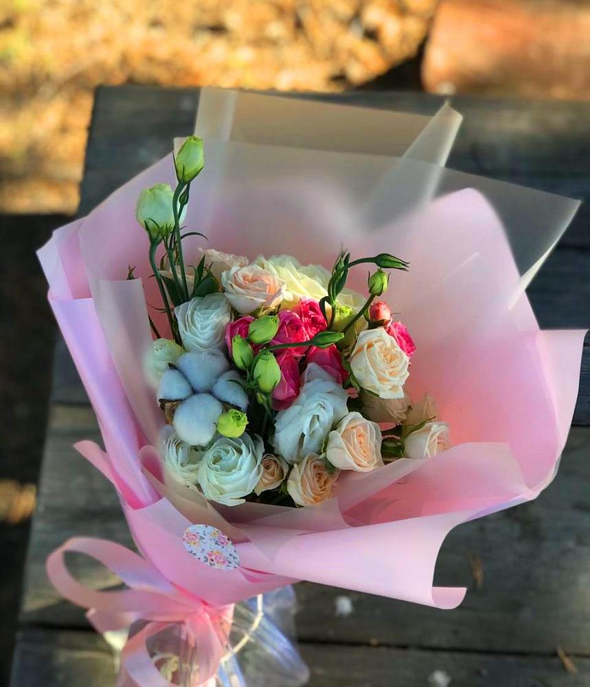 Букет цветов из: Розы и Лизиантусы в Степном