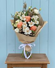 Букет цветов из:  Альстромерии, Лизиантусы, Розы и Хризантемы в Степном