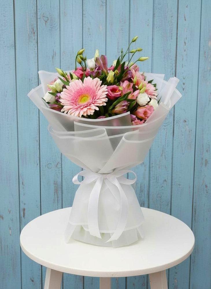 Букет цветов из: Герберы, Альстромерии и Лизиантусы в Степном