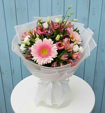 Букет цветов из:  Герберы, Альстромерии и Лизиантусы в Степном