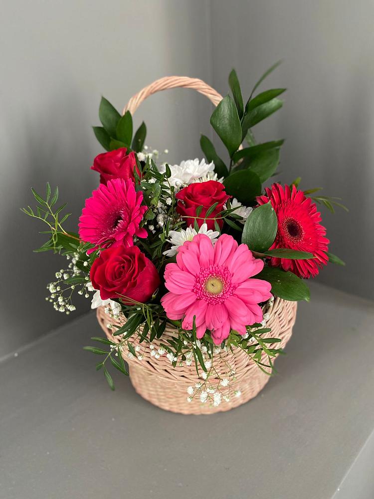 Цветочная композиция из Розы, Хризантемы и Герберы в корзине в Степном
