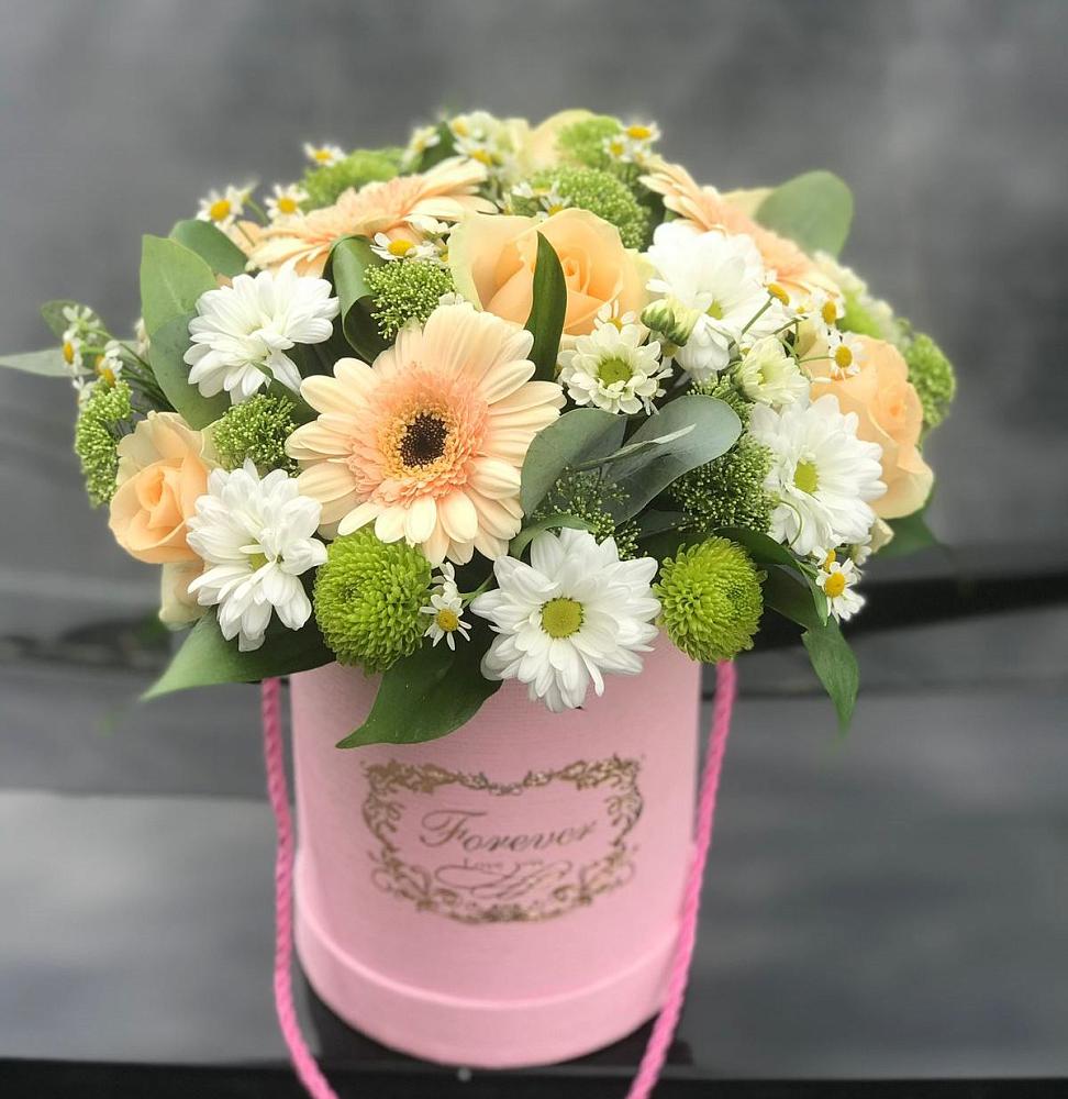 Цветочная композиция из Розы, Герберы и Хризантемы в шляпной коробке в Степном