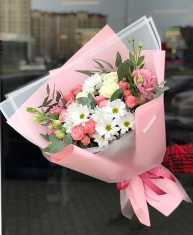 Букет цветов из: Розы, Лизиантусы и Хризантемы в Степном