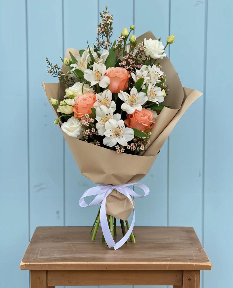 Букет цветов из: Альстромерии, Лизиантусы, Розы и Хризантемы в Степном